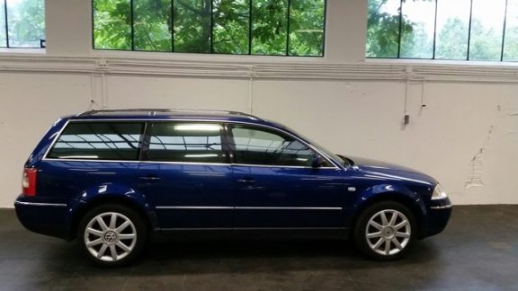 Volkswagen Passat Variant - 2.5 TDI COMFORTLINE 3BG V6 AUTOMAAT 150PK NAP AIRCO NETTE AUTOAPK - 1