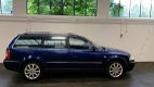 Volkswagen Passat Variant - 2.5 TDI COMFORTLINE 3BG V6 AUTOMAAT 150PK NAP AIRCO NETTE AUTOAPK - 1 - Thumbnail