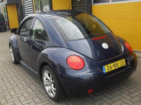 Volkswagen New Beetle - 2.0 Highline - 1