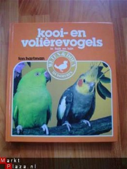 kooi- en volièrevogels in huis en tuin door T. Hartman - 1