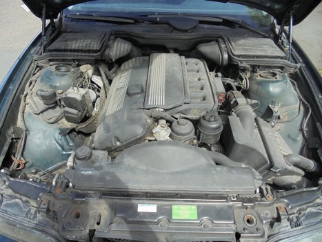 BMW 5-serie E39 520i 1998 Onderdelen en Plaatwerk 324/6 - 6