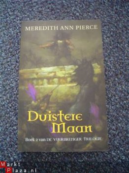 Duistere maan door Meredith Ann Pierce - 1