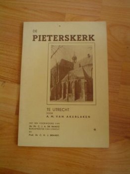 De Pieterskerk te Utrecht door A.M. van Akerlaken - 1