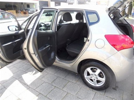 Kia Venga - 1.4 CVVT X-ecutive - 1