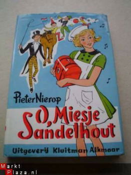 O, Miesje Sandelhout door Pieter Nierop - 1