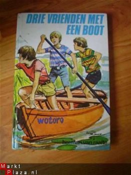 Drie vrienden met een boot door Herman van Raalte - 1