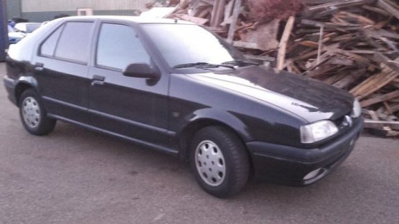 Renault 19 - 1.8 RT saloon - 1