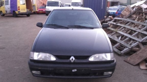 Renault 19 - 1.8 RT saloon - 1