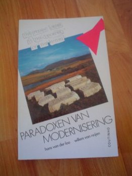 Paradoxen van modernisering door Hans van der Loo & v Reijen - 1