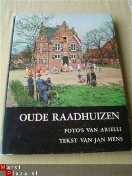 Oude raadhuizen door Jan Mens - 1