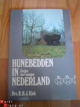 Hunebedden in Nederland door R.H.J. klok - 1