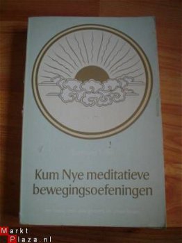 Kum Nye meditatieve bewegingsoefeningen door Tarthang Tulku - 1