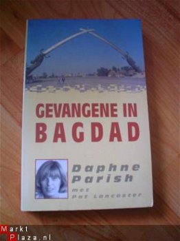 Gevangene in Bagdad door Daphne Parish - 1