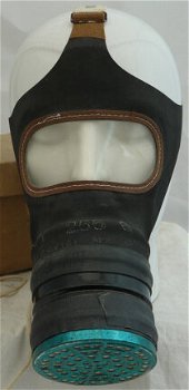 Gasmasker Engels Civiel / Civilian Duty Respirator, type: C1, met opbergdoos, 1938/39. - 1