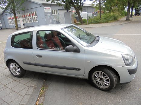 Renault Clio 2 2002 3drs 1.5 DCI Onderdelen en Plaatwerk - 2