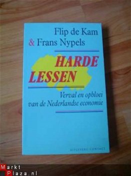 Harde lessen door Flip de Kam en F. Nypels - 1