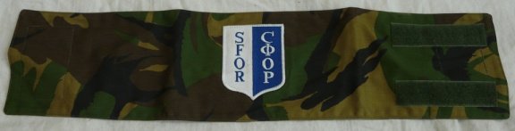 Schouderband / Armband / Armlet, SFOR, KL, Woodland Uitvoering, jaren'90.(Nr.2) - 3