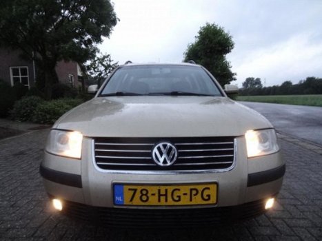 Volkswagen Passat Variant - 2.0i Comfortline & Vele Opties - 1