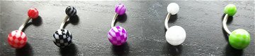 Diverse checkered balls navelpiercings (curved barbells / banana bells) - 1 - Thumbnail