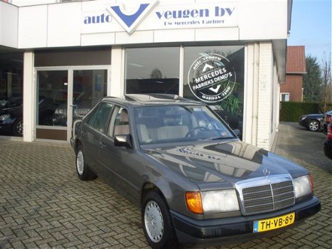 Mercedes-Benz 200-serie - 300 3.0 E 4MATIC 4WD K6 / AUTOMAAT / YOUNGTIMER - 1