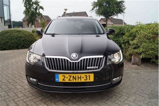 Skoda Superb - 1.6 TDI Greenline Ambition Xenon Navi Clima PDC LMV - 1