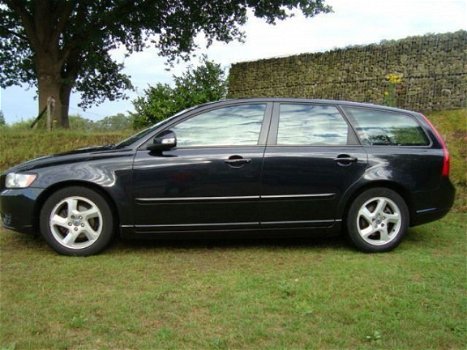 Volvo V50 - SPORT/ECC/PDC/NAVI/XENON/LM/TRH/SAPH-BLACK/INR&GAR.MOG - 1