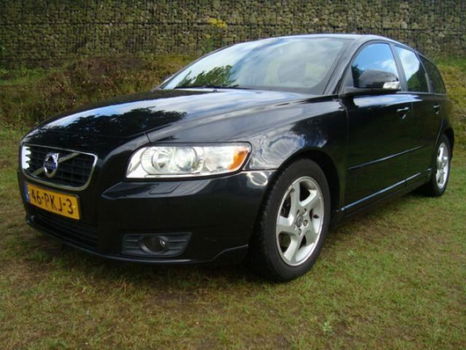 Volvo V50 - SPORT/ECC/PDC/NAVI/XENON/LM/TRH/SAPH-BLACK/INR&GAR.MOG - 1