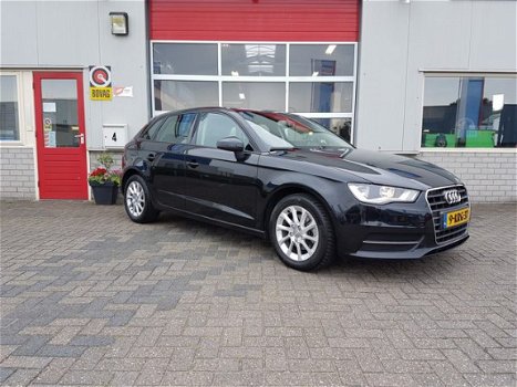 Audi A3 Sportback - 1.6 TDI Attraction Pro Line Navigatie PDC Lichtmetaal Climate control cruise - 1