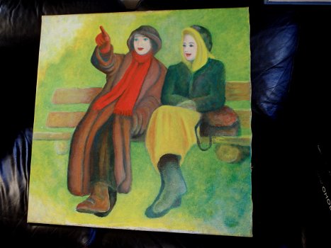 2 vrouwen babbelend op een bankje in het park met Noorderlicht ? - 1