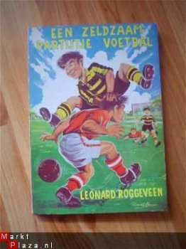 Een zeldzaam partijtje voetbal door L. Roggeveen - 1