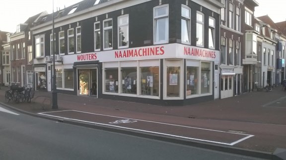 NIEUWE LOCATIE HAARLEM NAAIMACHINES PFAFF SINGER HUSQVARNA VIKING etc - 1