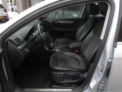 Volkswagen Passat Variant - 2.0 TDI 140pk BMT Highline Automaat, LeerAlcantara, Navi, P - 1