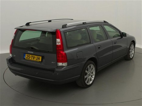 Volvo V70 - 2.0T Edition Sport / airco / navi / xenon / leder / 17 inch lmv / 180 pk - 1