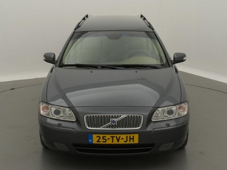 Volvo V70 - 2.0T Edition Sport / airco / navi / xenon / leder / 17 inch lmv / 180 pk - 1