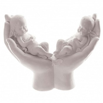 Baby beeld handen met baby erin hoogte beeld 18 cm - 8