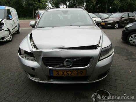 Volvo V50 - 1.6D 80KW SUMMUM LEER NAVI PDC BLISS - 1