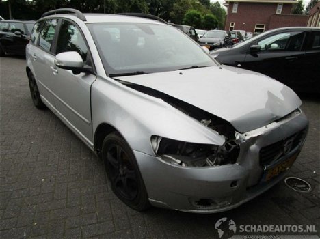 Volvo V50 - 1.6D 80KW SUMMUM LEER NAVI PDC BLISS - 1