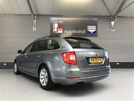 Skoda Superb Combi - 1.6 TDI GREENL AMBITION BUSINESS NAVI PDC V+A ENZ - 1