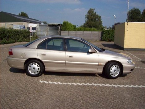 Opel Omega - 2.2i-16V - 1