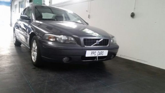 Volvo S60 - 2.4 D5 GEARTRONIC EDITION Nette Automaat dealer onderhouden .Navi - 1