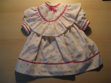 Een vintage poppenkleedje...voor een pop van ca. 50 cm - 1
