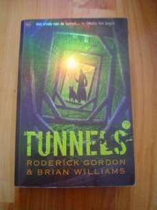 Tunnels door Roderick Gordon & Brian Williams