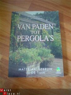 Van paden tot pergola's door De Vries & Woudwijk