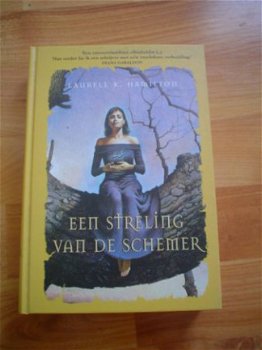 Een streling van de schemer door Laurell K. Hamilton - 1