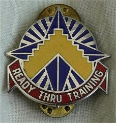 Speld / Pin Badge, DUI, READY THRU TRAINING, 27th Training Command, US Army, jaren'70/'80.(Nr.1)