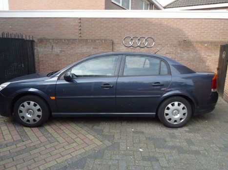 Opel Vectra - 2.2-16V Essentia - 1