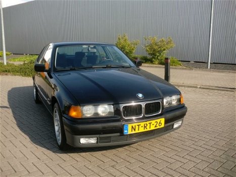 BMW 3-serie - 320i - 1