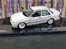 Ford Sierra Cosworth 4x4 1992 wit 1:43 Ixo