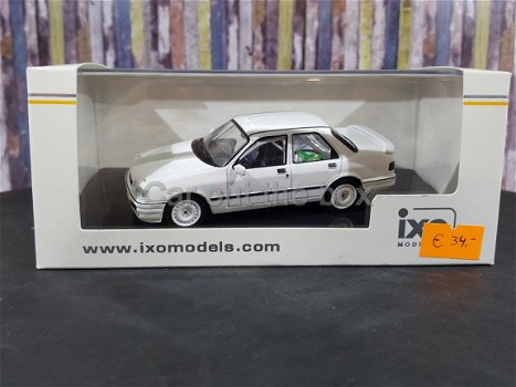 Ford Sierra Cosworth 4x4 1991 wit 1:43 Ixo - 4