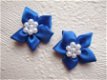 Satijnen bloem met wit parel hart ~ 3 cm ~ Konings blauw - 1 - Thumbnail